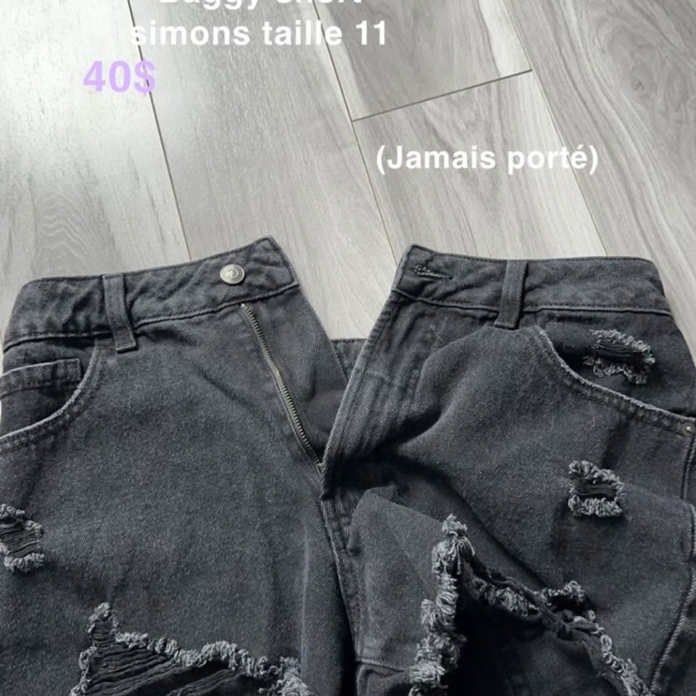 Simons Women's Black Distressed Jeans